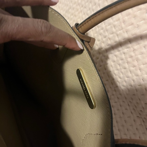 Authentic Michael Kors handbag - Picture 3 of 3